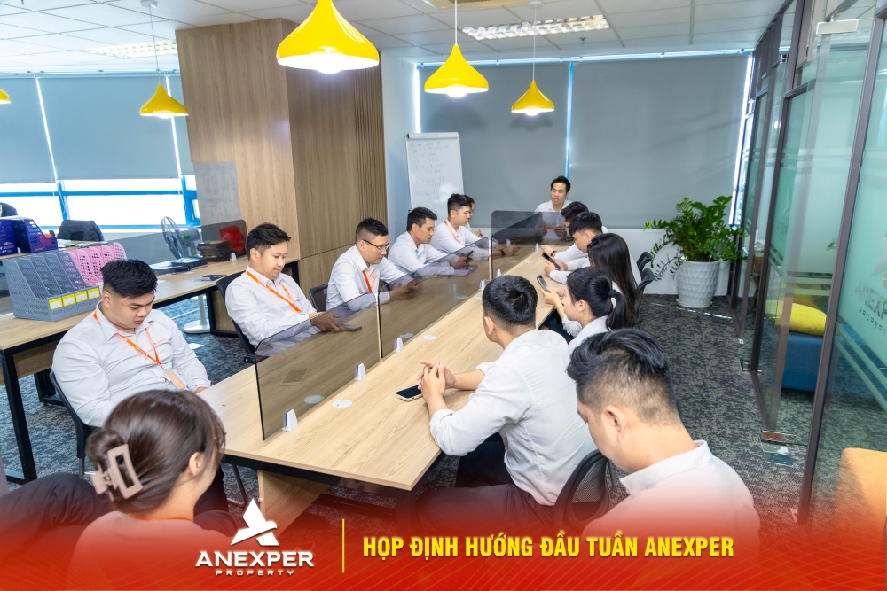 Buổi họp định hướng đầu tuần tại Anexper giúp đội ngũ thống nhất mục tiêu hành động