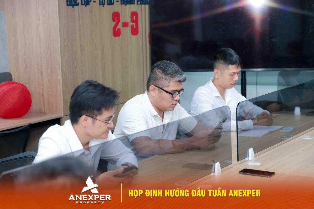 Các buổi họp định hướng đầu tuần tại Anexper góp phần củng cố nghiệp vụ và nâng cao dịch vụ